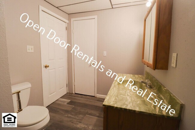 Building Photo - 328 N State St