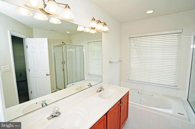 Building Photo - 2303 Huntington Station Ct