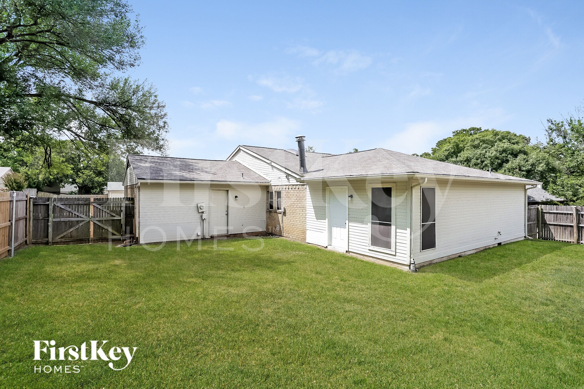 Building Photo - 5614 Sarasota Dr