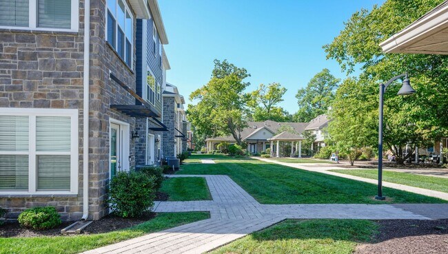 Building Photo - 119 High Pointe Dr