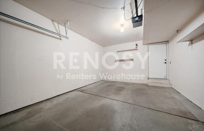 Building Photo - Modern Comfort and a Garage in Prime Aurora Location