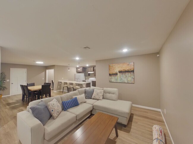 Building Photo - 520 Mathewson St