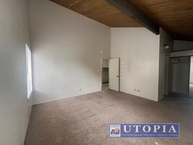 Building Photo - RENT SPECIAL: 50% off 1st months rent if the lease is signed by January 1st! Bright Natural Light...