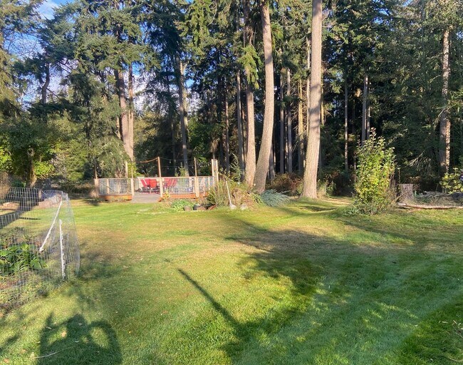 Building Photo - Herrera / Farrow (741 Ellwood Drive)