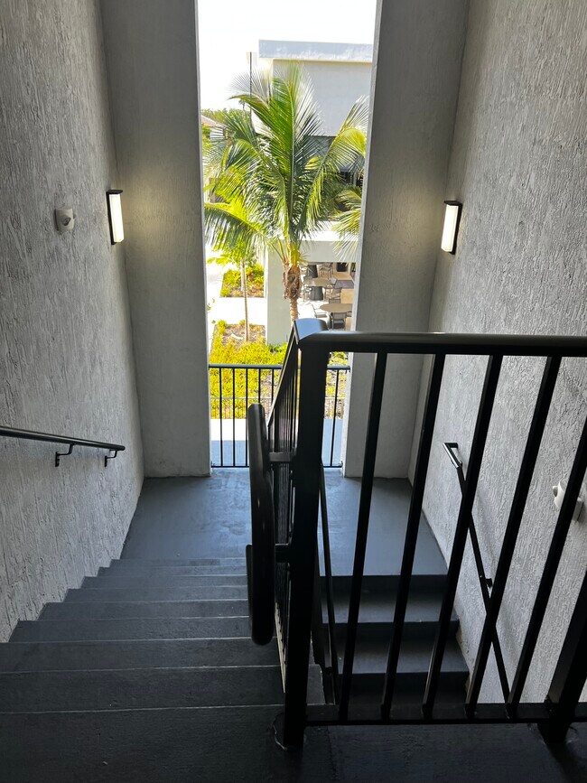 Building Photo - 670 W 74th Pl