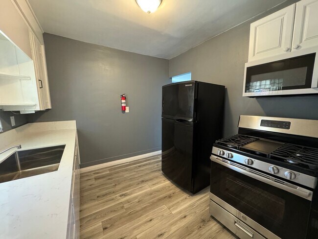 Building Photo - 3766 Teak St