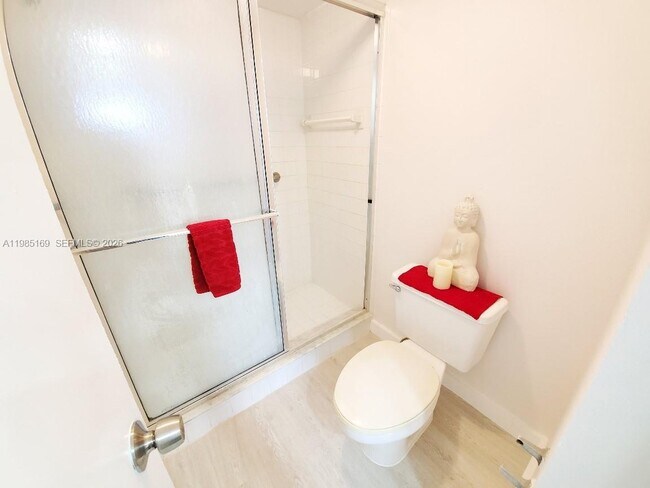 Building Photo - 18011 Biscayne Blvd