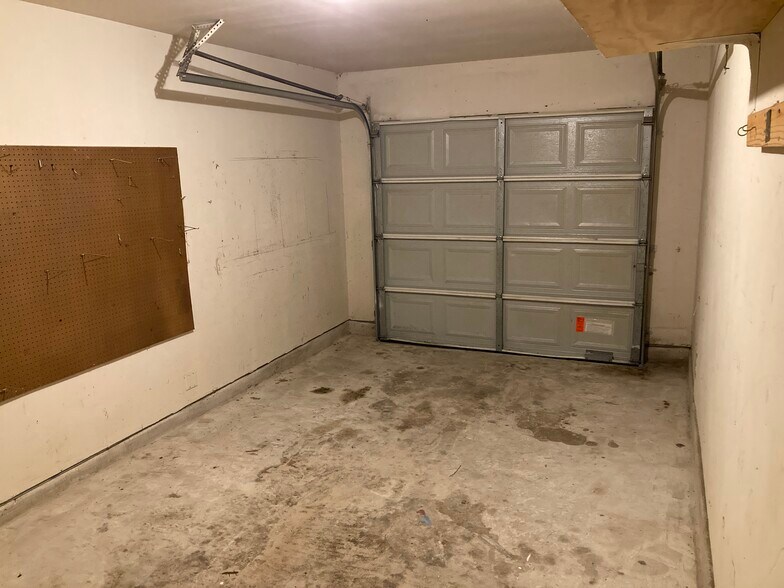 Garage - 16782 Fallen Timbers Dr