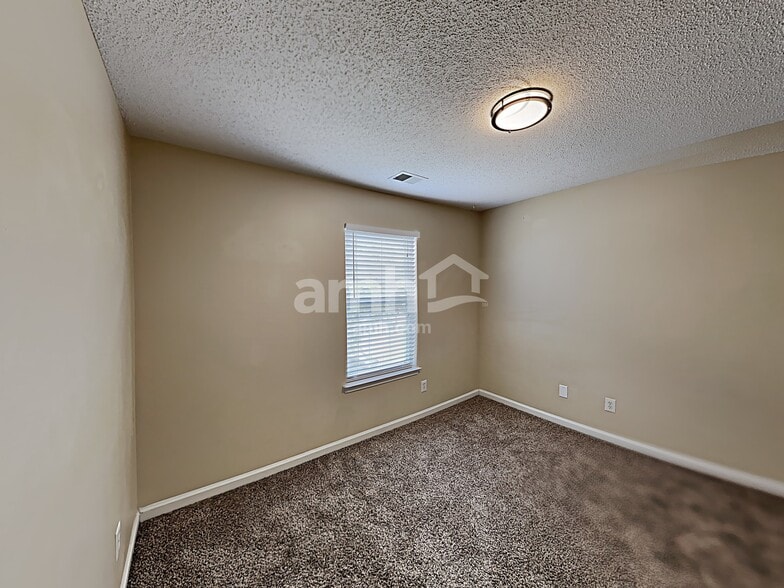 Building Photo - 4650 Grove Ct