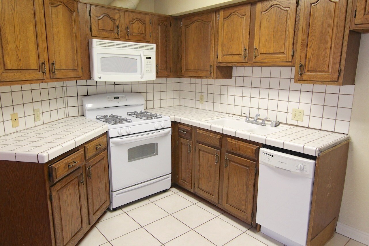 Building Photo - 4267 Beverly Glen Blvd