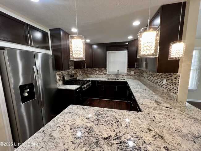 Building Photo - 4901 Hunters Point Cir