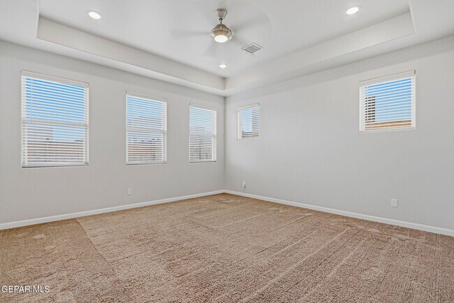 Building Photo - 253 Emerald Sun Dr