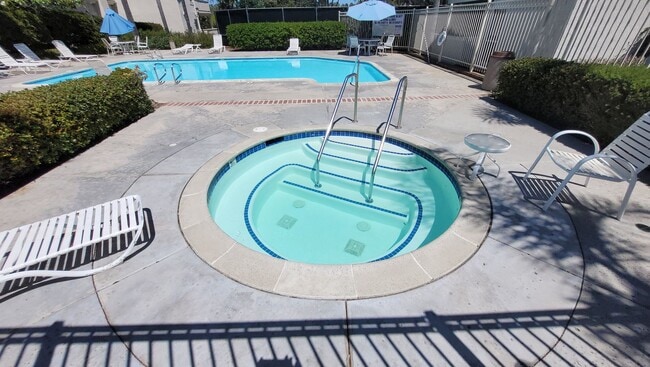 Building Photo - Spacious Carmel Valley Townhome