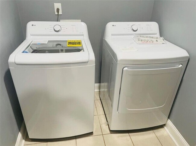 Building Photo - 4215 Hamilton Walk Dr