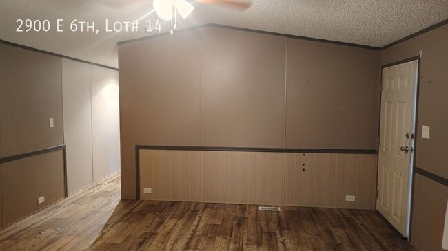 Building Photo - 2900 E 6th Ave