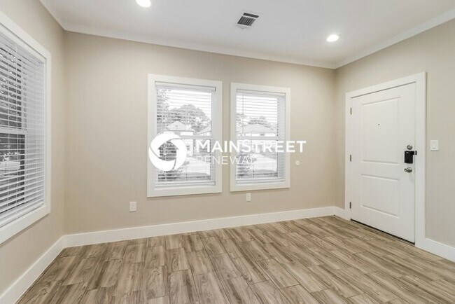 Building Photo - 4 Bedroom Pet-Friendly Home in Houston, TX with Main Street Renewal