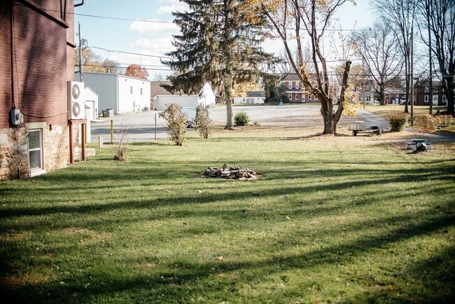 Building Photo - 145 Race St