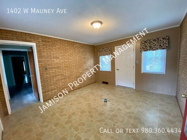 Building Photo - 1402 W Mauney Ave