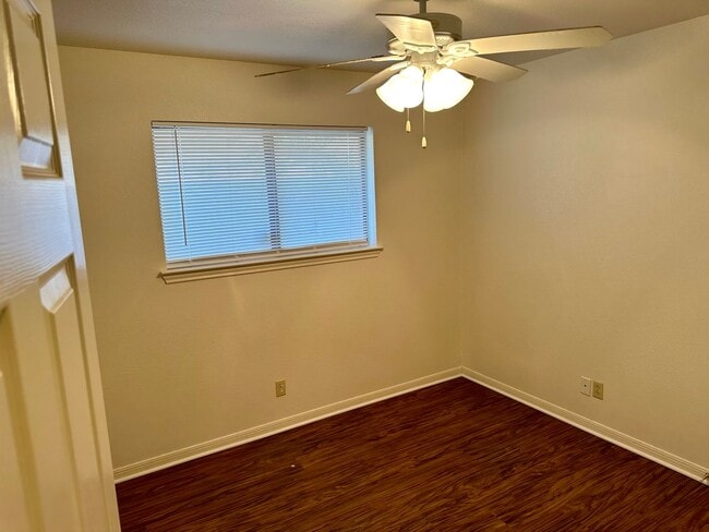 Building Photo - 4914 Peppermill Hollow - Call LONGHORN PRO...