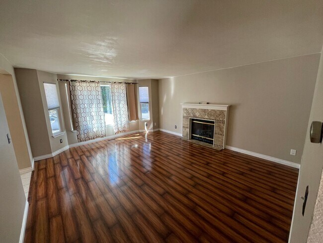 Building Photo - Lovely 3 Bedroom Home Close to Parks and Schools