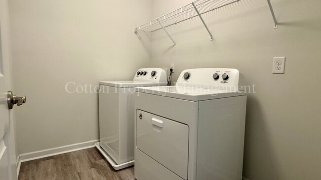 Building Photo - 473 Esthwaite Dr SE