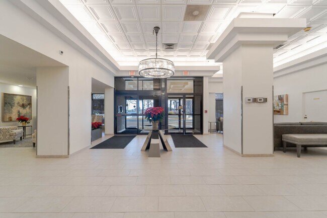 Building Photo - Contemporary 2BR/2BA Corner Condo at The Encore of McLean