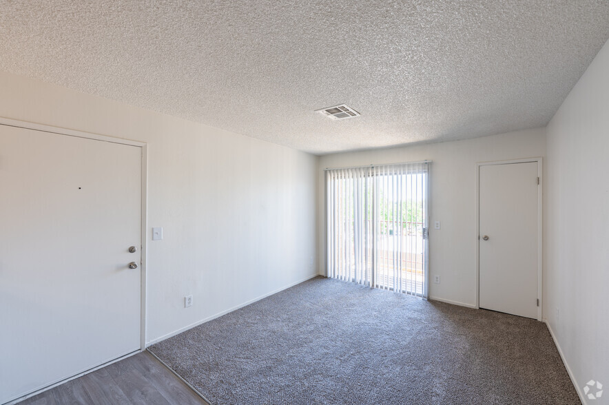 2BR, 1BA - 750SF - Living Room - Casa De Alicia Apartments