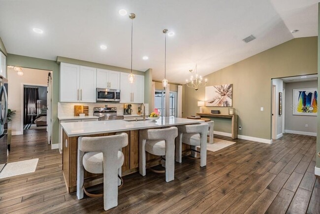 Building Photo - 106 1st Ave NE