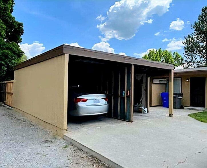 Building Photo - 1105 S Whipple Rd