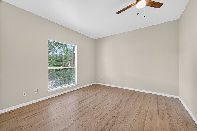 Building Photo - 2100 Tanglewilde St