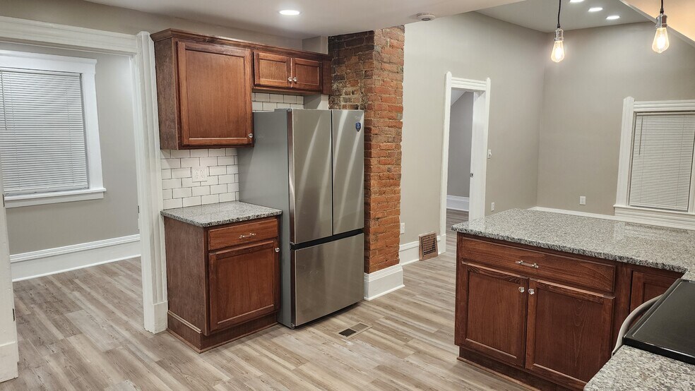 Building Photo - 1301 Buhrer Ave