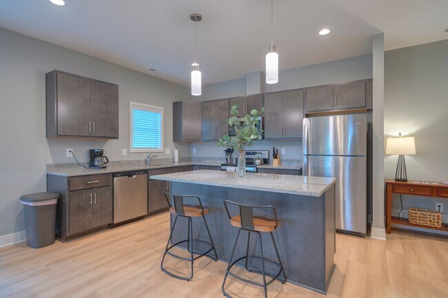 Building Photo - The Summit Townhome Community In Blacksburg