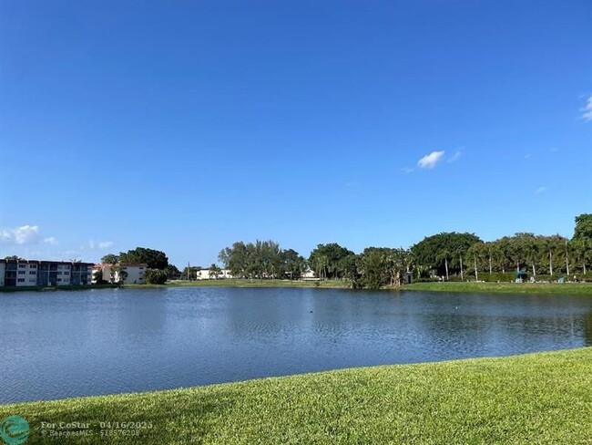 Building Photo - 9423 S Hollybrook Lake Dr