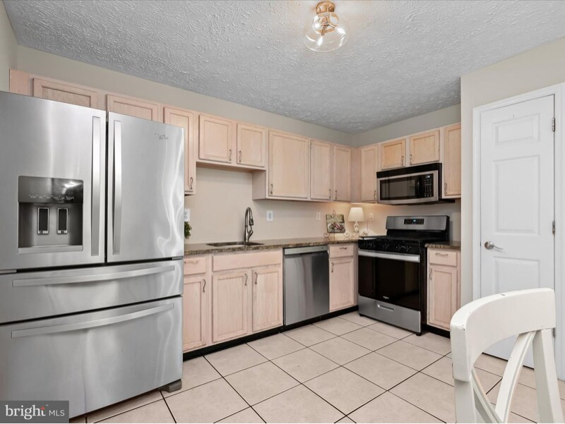 Building Photo - 10 Ironstone Ct