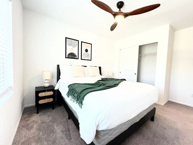 Building Photo - Beautiful 3-story home with 4 bedrooms and 3.5 bathrooms