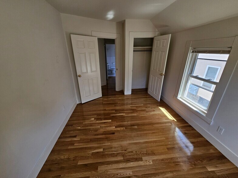 Building Photo - 33 Winship St