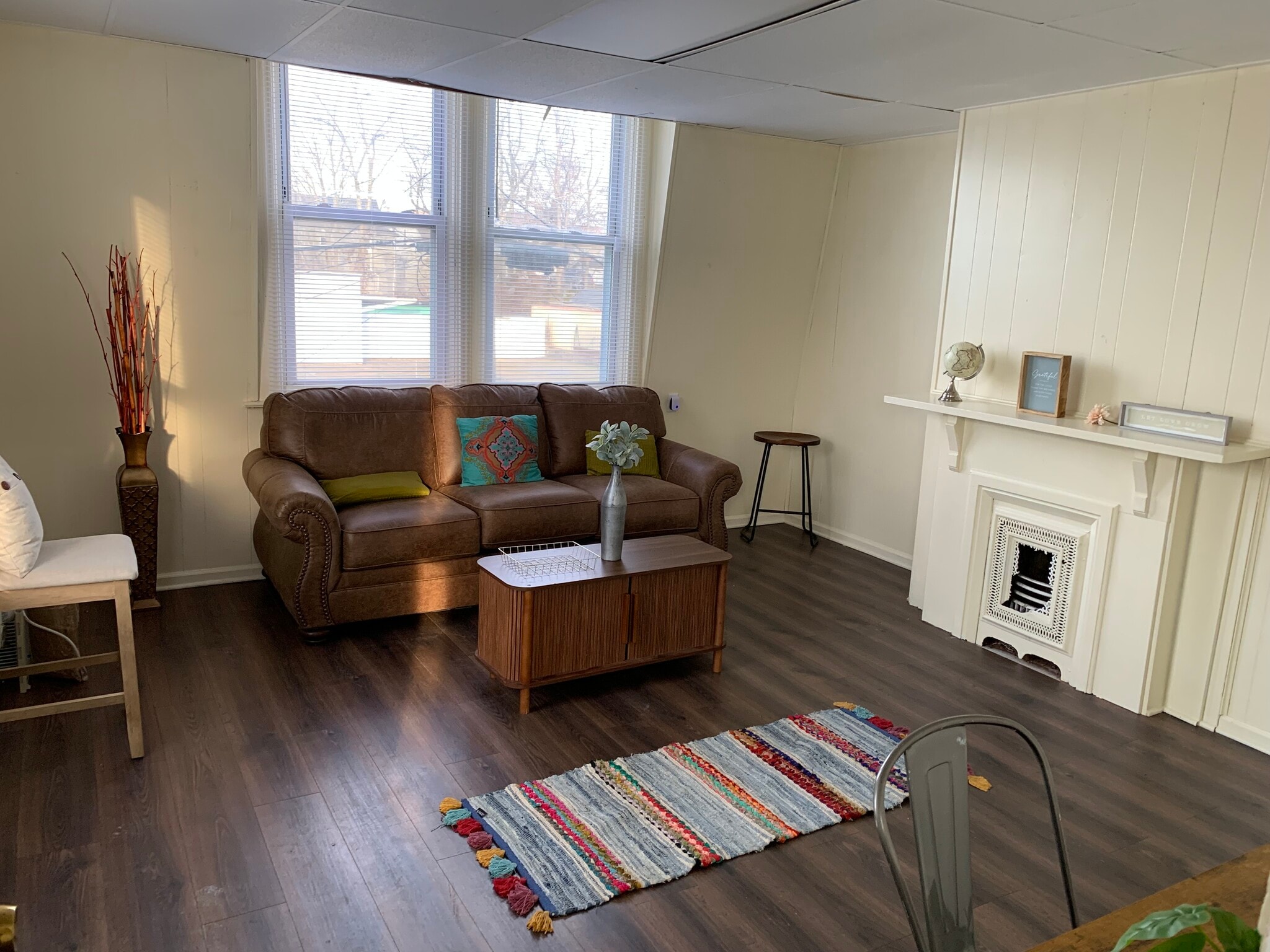 Cozy living space - 409 Locust St