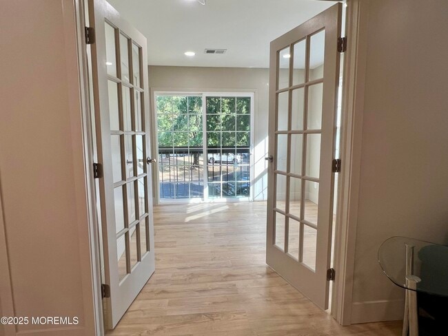 Building Photo - 7-1 Seattle Ct