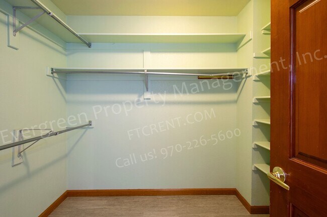 Building Photo - 1223 Red Oak Ct