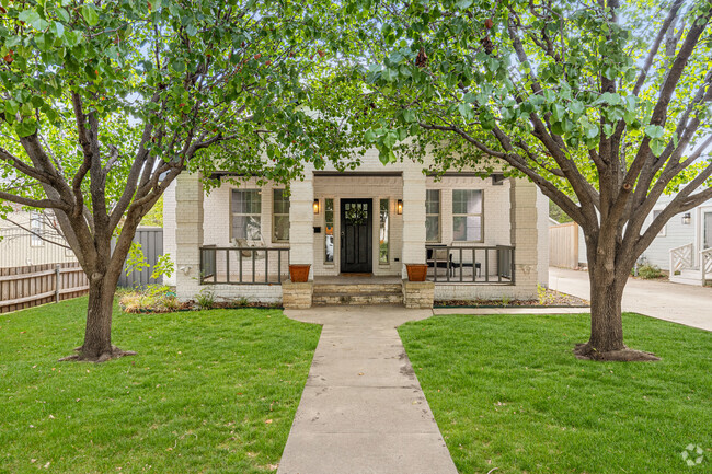 Building Photo - 810 Turner Ave