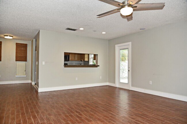 Building Photo - Colonialtown North 3BR – Prime Mills 50 Location