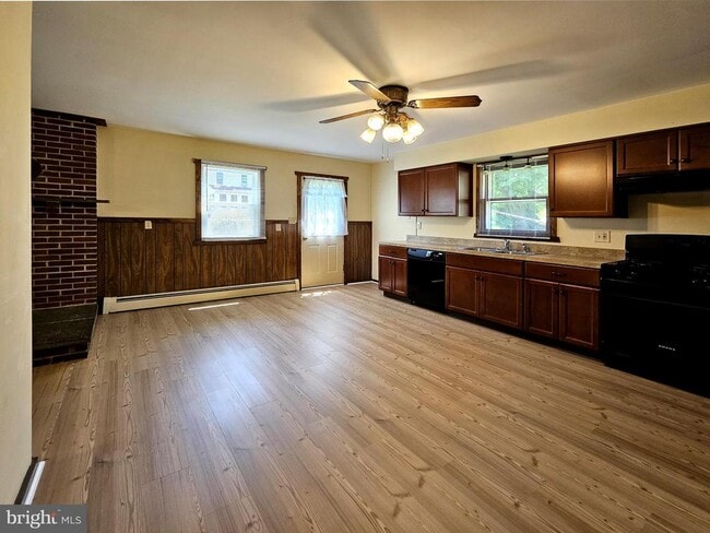 Building Photo - 3400 Hazelwood Ave
