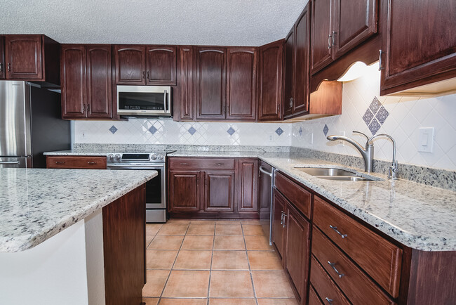 Kitchen - 9630 Hillside Trail