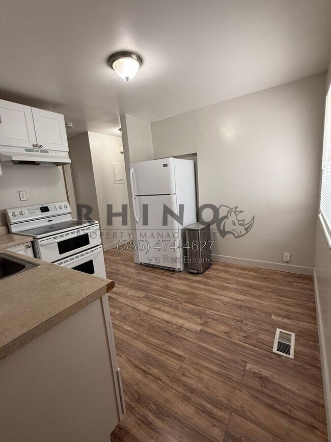 Building Photo - 3907 1040 E