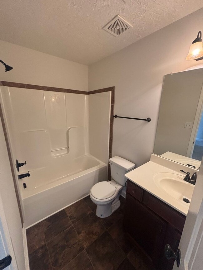 Building Photo - Move-In Ready Rental with Private Fenced Backyard