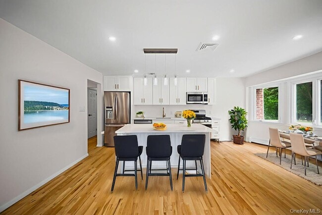 Building Photo - 26 Ravine Rd