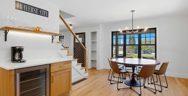 Building Photo - Furnished Executive Extended Stay Rental on Old Mission Peninsula