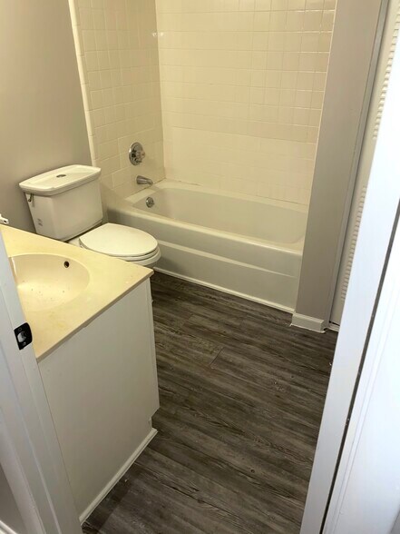 1st Floor Bath - 1131 Roselawn Ln SE