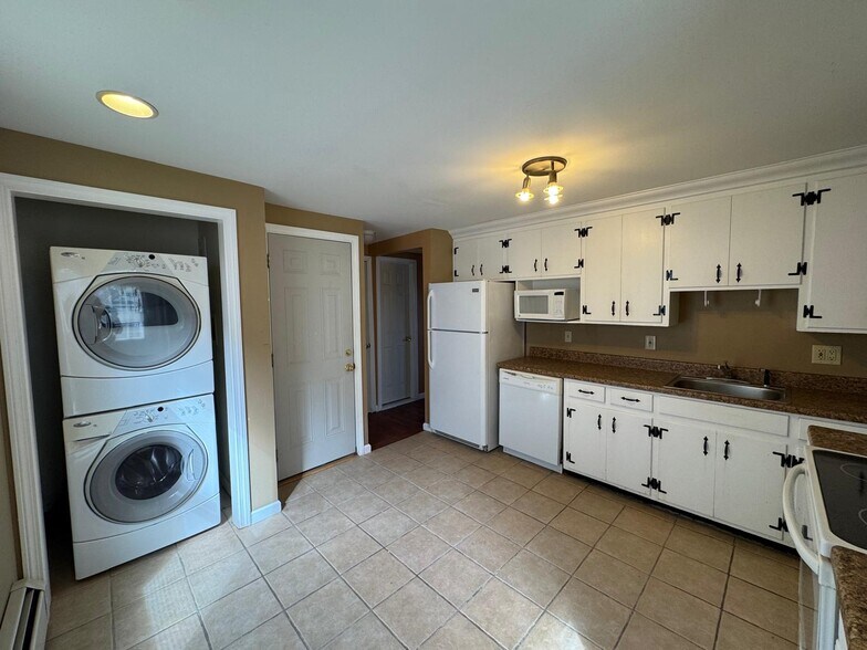 Building Photo - 14 Court St