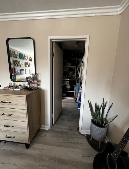 Master Bedroom/Walk-In Closet - 5051 La Jolla Blvd